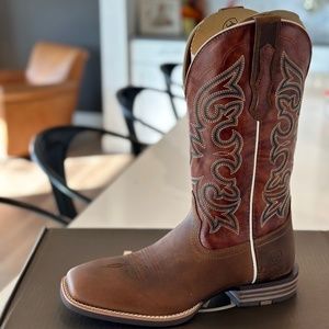 Ariat Everlite Go Getter cowboy boots - 9D - BRAND NEW